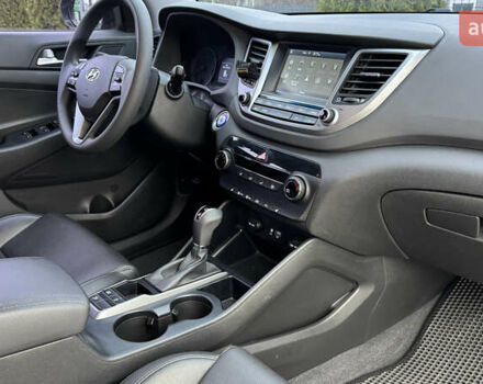 Сірий Хендай Туксон, об'ємом двигуна 2 л та пробігом 203 тис. км за 18300 $, фото 21 на Automoto.ua