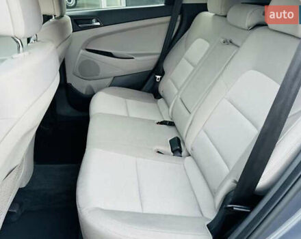 Серый Хендай Туксон, объемом двигателя 2 л и пробегом 79 тыс. км за 15500 $, фото 10 на Automoto.ua