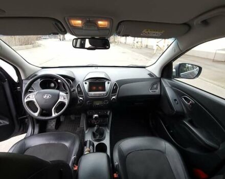 Серый Хендай Туксон, объемом двигателя 1.7 л и пробегом 290 тыс. км за 12800 $, фото 26 на Automoto.ua
