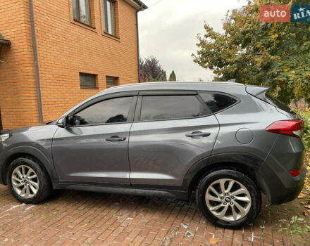 Сірий Хендай Туксон, об'ємом двигуна 1.7 л та пробігом 215 тис. км за 13650 $, фото 5 на Automoto.ua