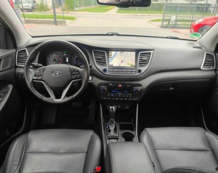 Сірий Хендай Туксон, об'ємом двигуна 2 л та пробігом 143 тис. км за 8000 $, фото 6 на Automoto.ua