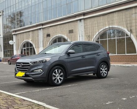 Серый Хендай Туксон, объемом двигателя 1.6 л и пробегом 113 тыс. км за 15000 $, фото 5 на Automoto.ua