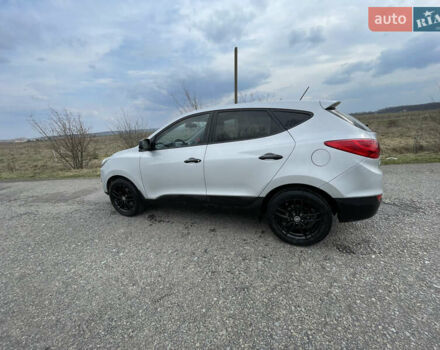 Сірий Хендай Туксон, об'ємом двигуна 2 л та пробігом 141 тис. км за 13500 $, фото 1 на Automoto.ua
