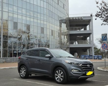 Серый Хендай Туксон, объемом двигателя 1.6 л и пробегом 113 тыс. км за 15000 $, фото 1 на Automoto.ua