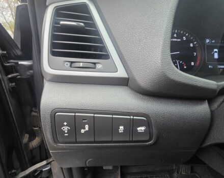 Серый Хендай Туксон, объемом двигателя 1.6 л и пробегом 113 тыс. км за 15000 $, фото 12 на Automoto.ua