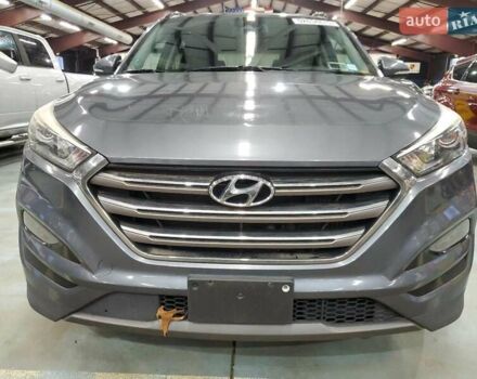 Серый Хендай Туксон, объемом двигателя 1.6 л и пробегом 157 тыс. км за 2100 $, фото 4 на Automoto.ua