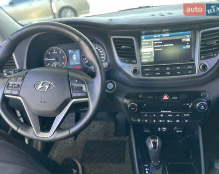 Хендай Туксон 2015 в Виннице на Automoto.ua Серый Хендай Туксон, объемом двигателя 2 л и пробегом 124 тыс. км за 20800 $, фото 41 на Automoto.ua