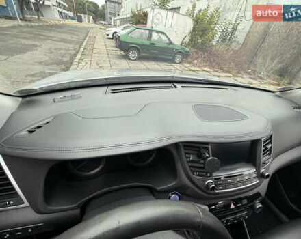 Серый Хендай Туксон, объемом двигателя 2 л и пробегом 138 тыс. км за 18700 $, фото 14 на Automoto.ua
