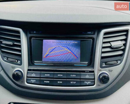 Серый Хендай Туксон, объемом двигателя 2 л и пробегом 79 тыс. км за 15500 $, фото 7 на Automoto.ua