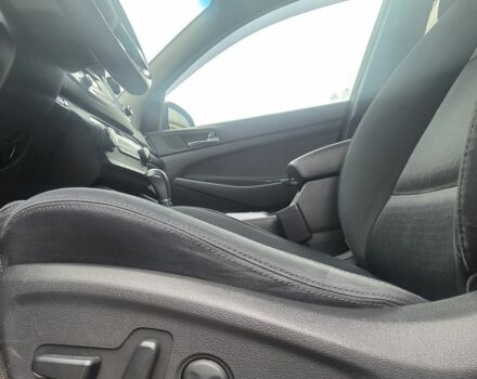 Серый Хендай Туксон, объемом двигателя 1.6 л и пробегом 113 тыс. км за 15000 $, фото 11 на Automoto.ua