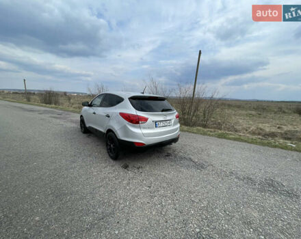 Сірий Хендай Туксон, об'ємом двигуна 2 л та пробігом 141 тис. км за 13500 $, фото 2 на Automoto.ua