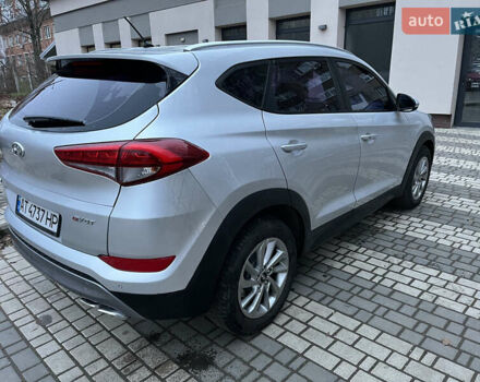 Серый Хендай Туксон, объемом двигателя 2 л и пробегом 187 тыс. км за 20999 $, фото 3 на Automoto.ua
