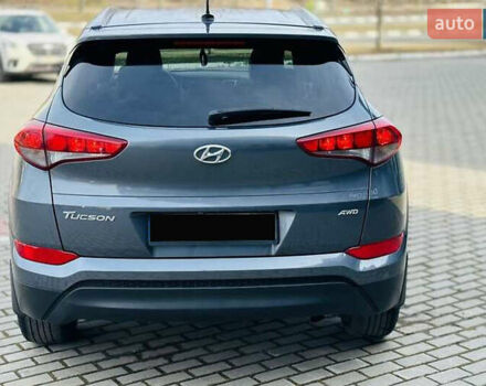 Серый Хендай Туксон, объемом двигателя 2 л и пробегом 79 тыс. км за 15500 $, фото 12 на Automoto.ua