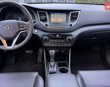 Сірий Хендай Туксон, об'ємом двигуна 2 л та пробігом 203 тис. км за 18300 $, фото 19 на Automoto.ua