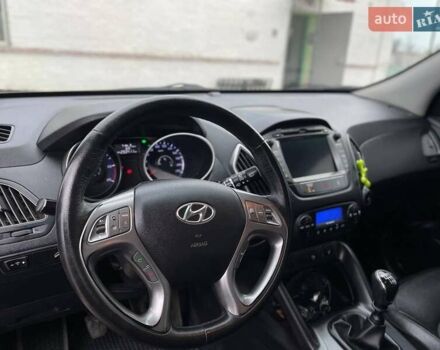 Серый Хендай Туксон, объемом двигателя 1.69 л и пробегом 293 тыс. км за 12950 $, фото 59 на Automoto.ua