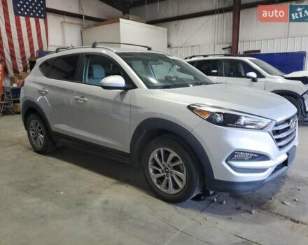 Сірий Хендай Туксон, об'ємом двигуна 2 л та пробігом 128 тис. км за 2700 $, фото 3 на Automoto.ua