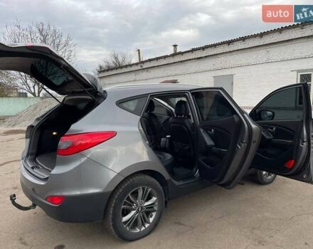 Серый Хендай Туксон, объемом двигателя 1.69 л и пробегом 293 тыс. км за 12950 $, фото 6 на Automoto.ua