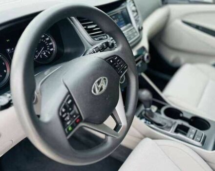 Серый Хендай Туксон, объемом двигателя 2 л и пробегом 79 тыс. км за 13500 $, фото 5 на Automoto.ua