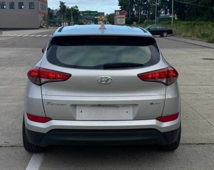 Серый Хендай Туксон, объемом двигателя 1.7 л и пробегом 99 тыс. км за 15500 $, фото 5 на Automoto.ua