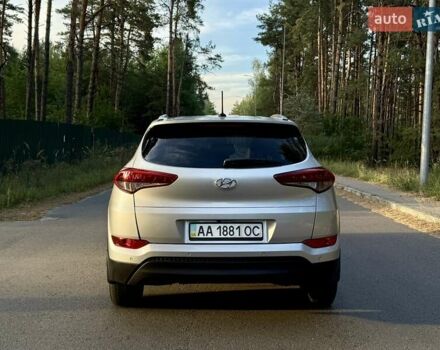 Серый Хендай Туксон, объемом двигателя 2 л и пробегом 58 тыс. км за 17500 $, фото 4 на Automoto.ua