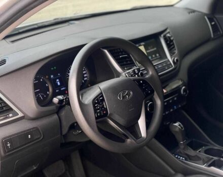 Серый Хендай Туксон, объемом двигателя 1.7 л и пробегом 99 тыс. км за 15500 $, фото 8 на Automoto.ua