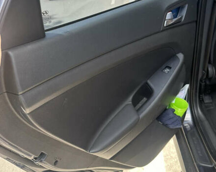 Серый Хендай Туксон, объемом двигателя 2 л и пробегом 166 тыс. км за 20500 $, фото 6 на Automoto.ua