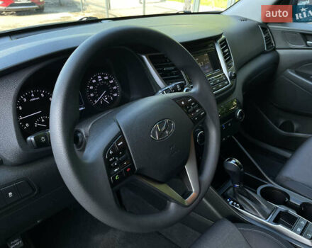 Сірий Хендай Туксон, об'ємом двигуна 2 л та пробігом 93 тис. км за 14300 $, фото 9 на Automoto.ua