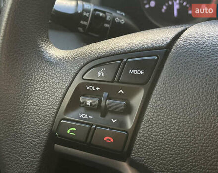 Серый Хендай Туксон, объемом двигателя 2 л и пробегом 125 тыс. км за 15600 $, фото 9 на Automoto.ua