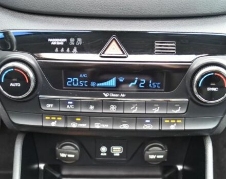 Серый Хендай Туксон, объемом двигателя 1.69 л и пробегом 165 тыс. км за 9600 $, фото 11 на Automoto.ua