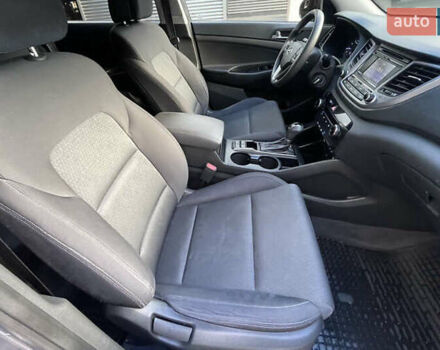 Серый Хендай Туксон, объемом двигателя 2 л и пробегом 125 тыс. км за 15600 $, фото 17 на Automoto.ua