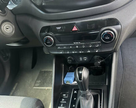 Серый Хендай Туксон, объемом двигателя 2 л и пробегом 166 тыс. км за 20500 $, фото 10 на Automoto.ua