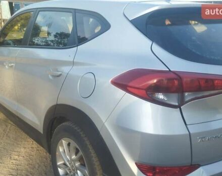 Сірий Хендай Туксон, об'ємом двигуна 2 л та пробігом 348 тис. км за 12900 $, фото 2 на Automoto.ua