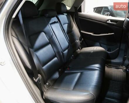 Серый Хендай Туксон, объемом двигателя 2 л и пробегом 126 тыс. км за 19400 $, фото 10 на Automoto.ua