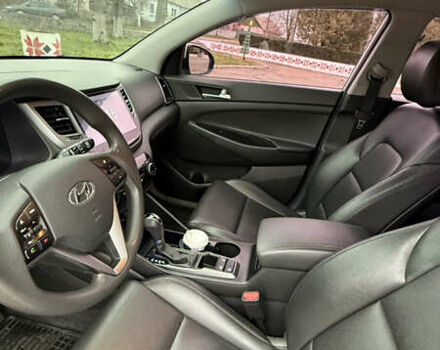 Сірий Хендай Туксон, об'ємом двигуна 2 л та пробігом 206 тис. км за 16000 $, фото 9 на Automoto.ua