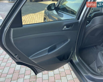 Сірий Хендай Туксон, об'ємом двигуна 2 л та пробігом 93 тис. км за 14300 $, фото 10 на Automoto.ua