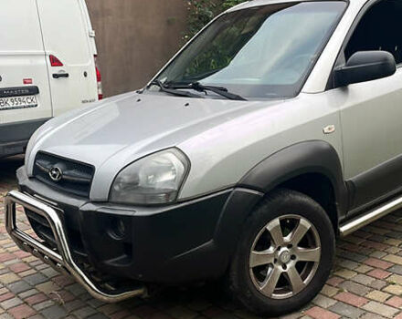 Серый Хендай Туксон, объемом двигателя 2 л и пробегом 192 тыс. км за 7777 $, фото 1 на Automoto.ua
