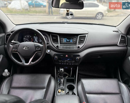 Сірий Хендай Туксон, об'ємом двигуна 1.69 л та пробігом 130 тис. км за 16800 $, фото 10 на Automoto.ua