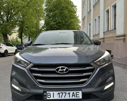 Серый Хендай Туксон, объемом двигателя 2 л и пробегом 126 тыс. км за 15800 $, фото 2 на Automoto.ua