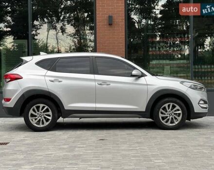Серый Хендай Туксон, объемом двигателя 1.7 л и пробегом 110 тыс. км за 15990 $, фото 8 на Automoto.ua