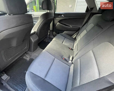 Серый Хендай Туксон, объемом двигателя 2 л и пробегом 125 тыс. км за 15600 $, фото 18 на Automoto.ua