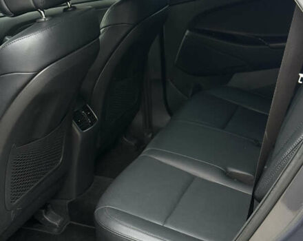 Серый Хендай Туксон, объемом двигателя 2 л и пробегом 195 тыс. км за 15000 $, фото 15 на Automoto.ua