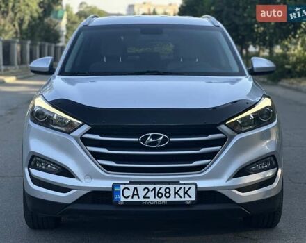 Серый Хендай Туксон, объемом двигателя 2 л и пробегом 210 тыс. км за 15400 $, фото 6 на Automoto.ua