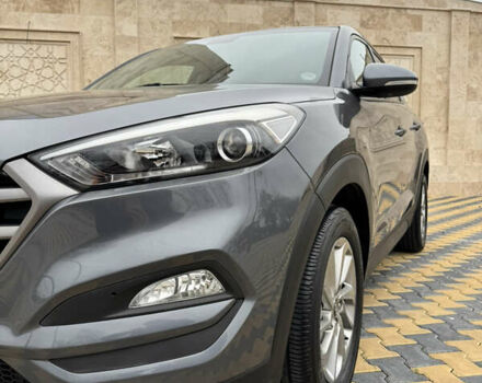 Серый Хендай Туксон, объемом двигателя 2 л и пробегом 183 тыс. км за 16400 $, фото 1 на Automoto.ua