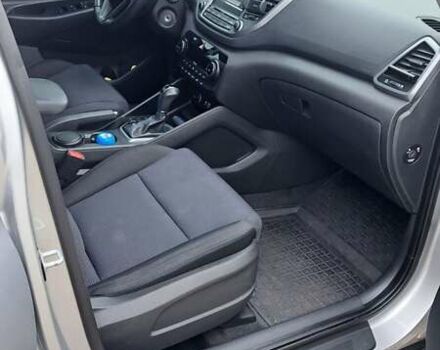 Серый Хендай Туксон, объемом двигателя 1.59 л и пробегом 57 тыс. км за 17300 $, фото 8 на Automoto.ua