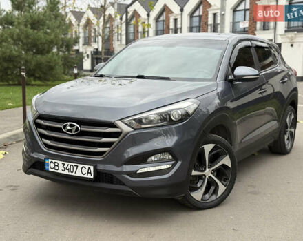 Серый Хендай Туксон, объемом двигателя 2 л и пробегом 195 тыс. км за 15000 $, фото 1 на Automoto.ua