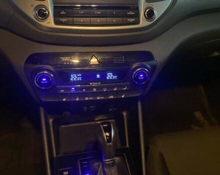 Серый Хендай Туксон, объемом двигателя 2 л и пробегом 158 тыс. км за 15999 $, фото 13 на Automoto.ua