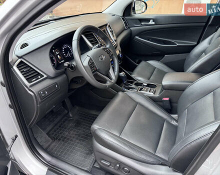Серый Хендай Туксон, объемом двигателя 2 л и пробегом 85 тыс. км за 19500 $, фото 11 на Automoto.ua