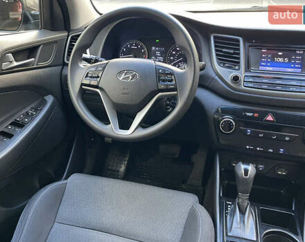 Серый Хендай Туксон, объемом двигателя 2 л и пробегом 125 тыс. км за 15600 $, фото 11 на Automoto.ua