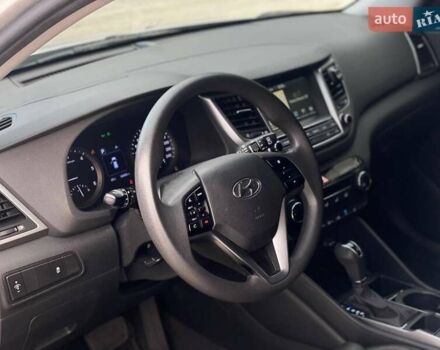 Серый Хендай Туксон, объемом двигателя 1.7 л и пробегом 99 тыс. км за 15490 $, фото 11 на Automoto.ua