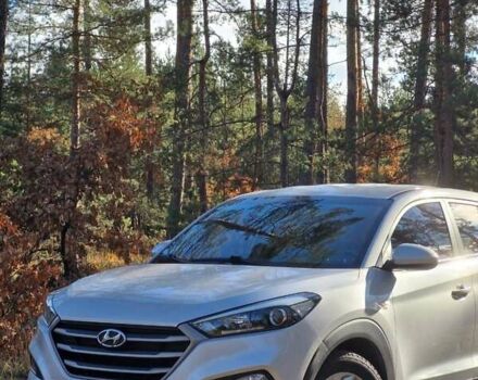 Серый Хендай Туксон, объемом двигателя 1.69 л и пробегом 193 тыс. км за 16700 $, фото 4 на Automoto.ua